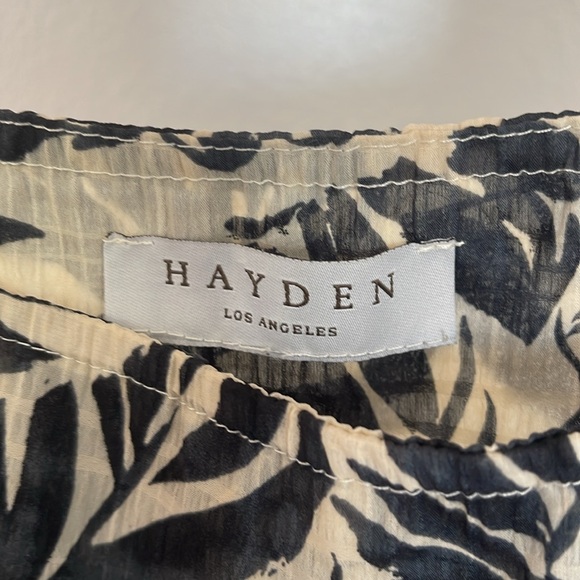 Fall short sleeve lined dress perfect for summer to fall transition - Picture 3 of 8